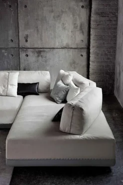 Divano angolare Sanders a prezzo ribassato Divani