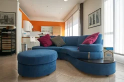 Artigianale Divano Angolare Virgola_completo_di_pouff a 2268€- Divani