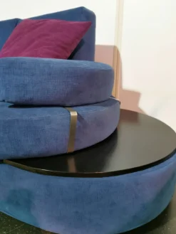 Artigianale Divano Angolare Virgola_completo_di_pouff a 2268€- Divani