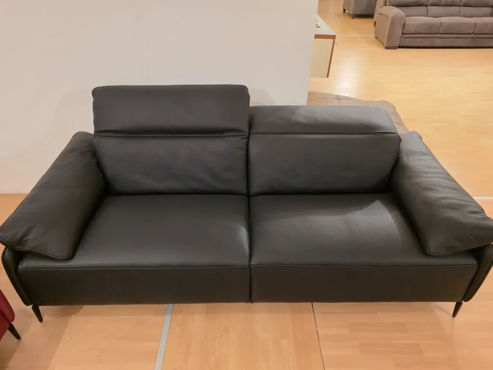 Clearance Divano Brignac tre posti fisso pelle di in stile moderno a prezzo scontato Divani