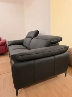 Clearance Divano Brignac tre posti fisso pelle di in stile moderno a prezzo scontato Divani