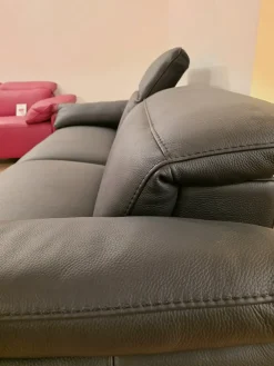 Clearance Divano Brignac tre posti fisso pelle di in stile moderno a prezzo scontato Divani