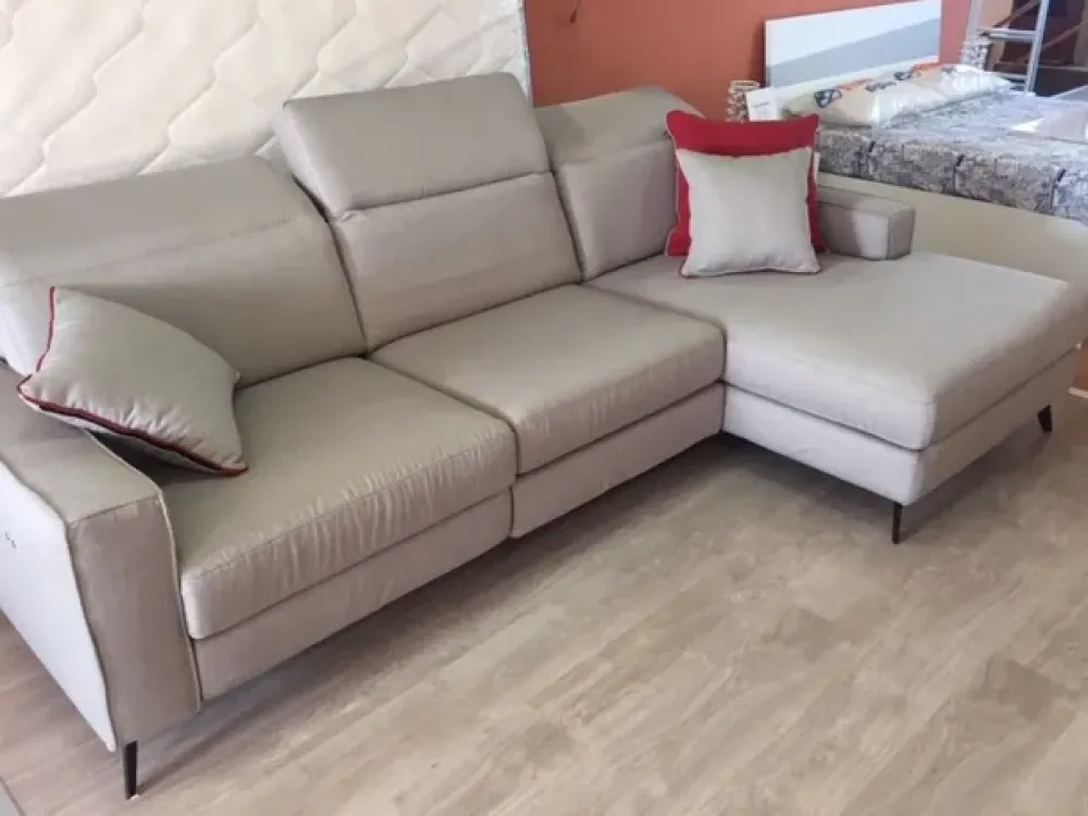 Divano Christopher in Tessuto sfoderabile di scontato 54%^Le Comfort Outlet