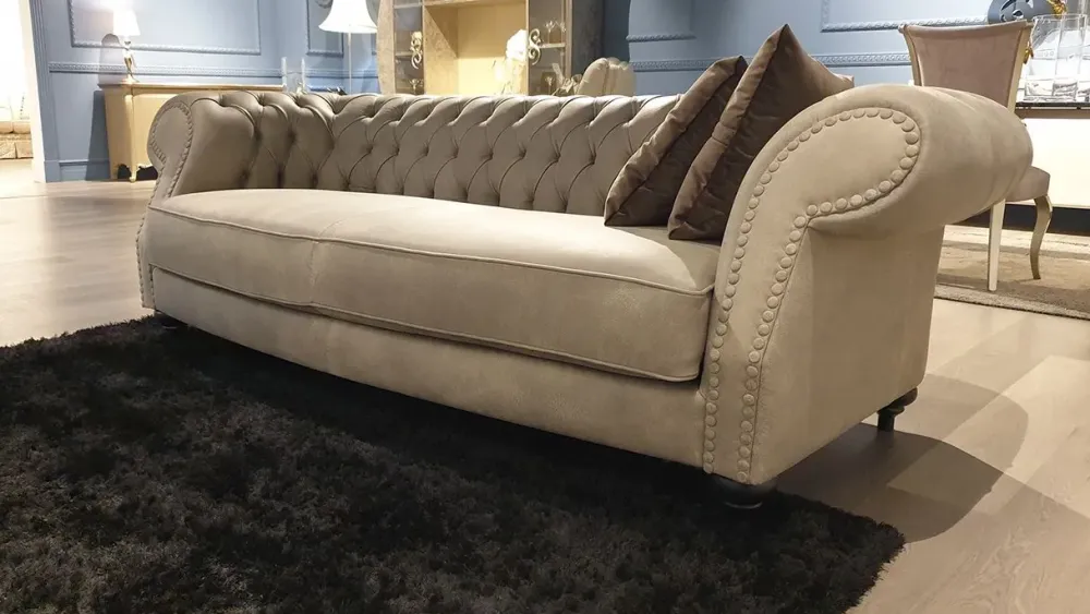 La casa moderna Divano Clain in Pelle a prezzo scontato- Divani