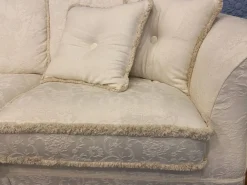 Collezione esclusiva Divano Classico in Tessuto non sfoderabile di scontato 50%- Divani