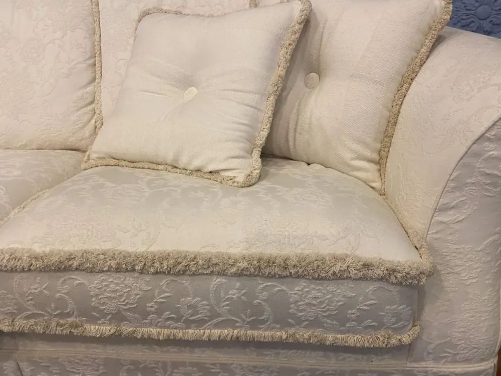 Collezione esclusiva Divano Classico in Tessuto non sfoderabile di scontato 50%- Divani