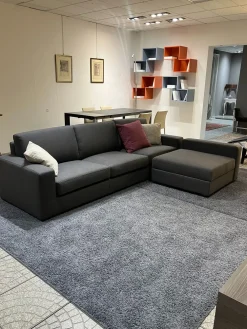 Divano con penisola . Comodo, sconto 38%. Prezzi outlet!^Artigianale