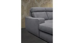 Outlet Divano Con penisola Divano-relax mod.renè con meccanismo elettrico in promo-sconto del 50% di a prezzo scontato Divani