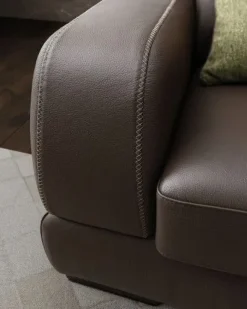 Le Comfort Divano con penisola in Pelle a prezzo ribassato- Divani