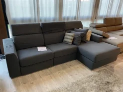 Divano con penisola in Tessuto Quasar ^Doimo Salotti New