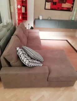 Rigosalotti Divano con penisola Kommodo a prezzi outlet- Divani