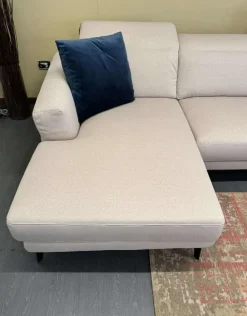 Le Comfort Divano Con penisola Lambert di a prezzo ribassato- Divani