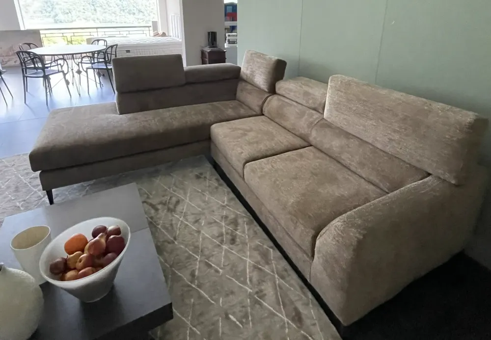 Divano Con penisola modello Divano penisola piede alto di in offerta^ZR Discount