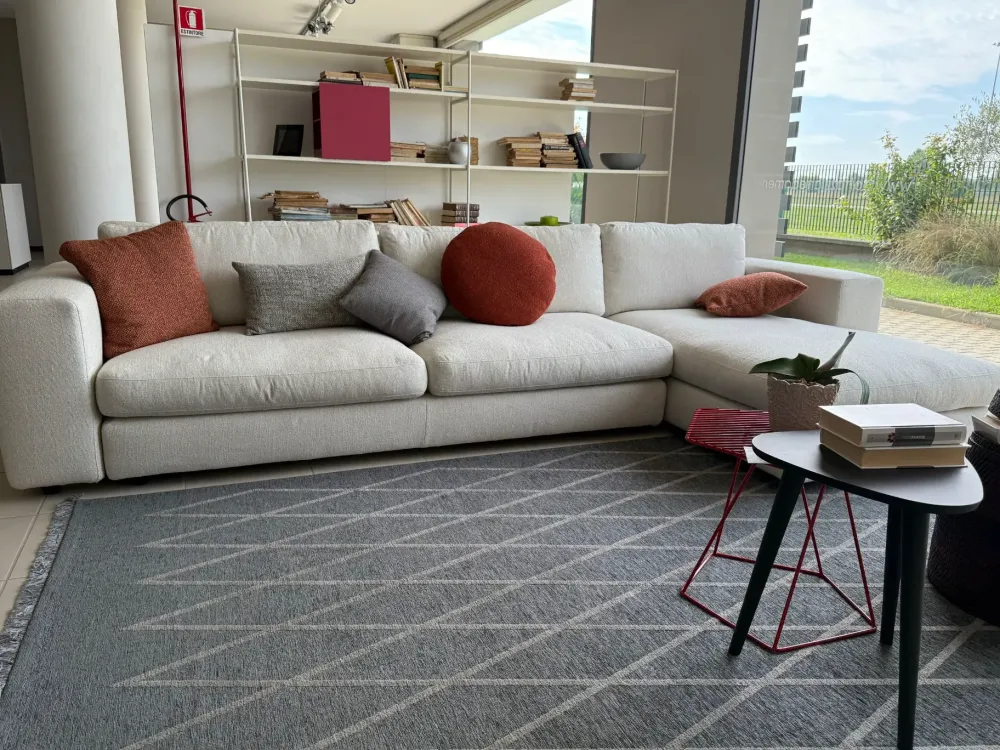 Outlet Divano Con penisola modello Urban 2 di con forte sconto Divani