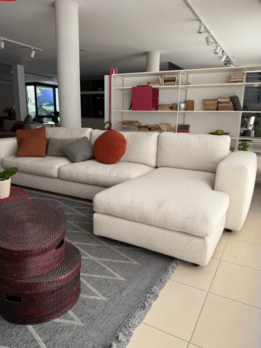 Outlet Divano Con penisola modello Urban 2 di con forte sconto Divani