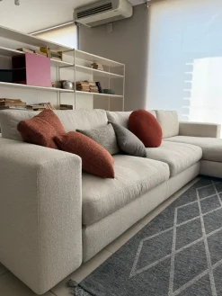 Outlet Divano Con penisola modello Urban 2 di con forte sconto Divani