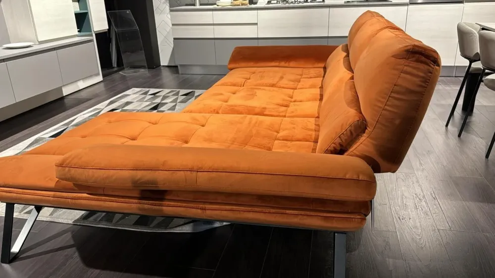 Sale Divano con penisola modello Fly di a prezzi convenienti Divani