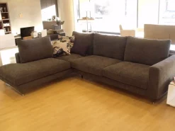 Valmori Divano con penisola modello New york di a prezzi convenienti- Divani