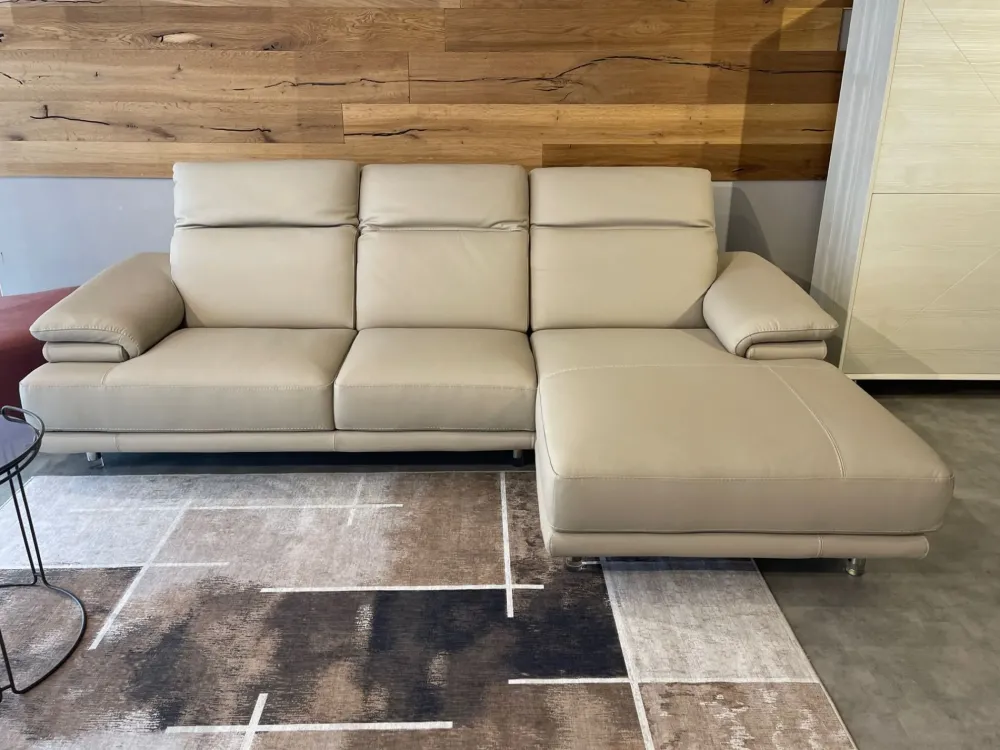 Calia Divano con penisola Orlando in Offerta Outlet- Divani