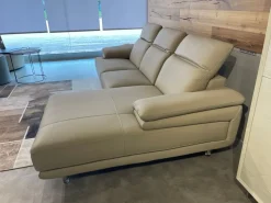 Calia Divano con penisola Orlando in Offerta Outlet- Divani