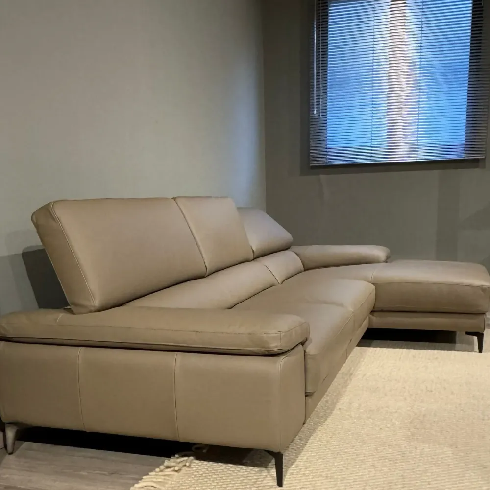 Divano Con penisola Paris a 2740 Euro^Doimo Salotti Online