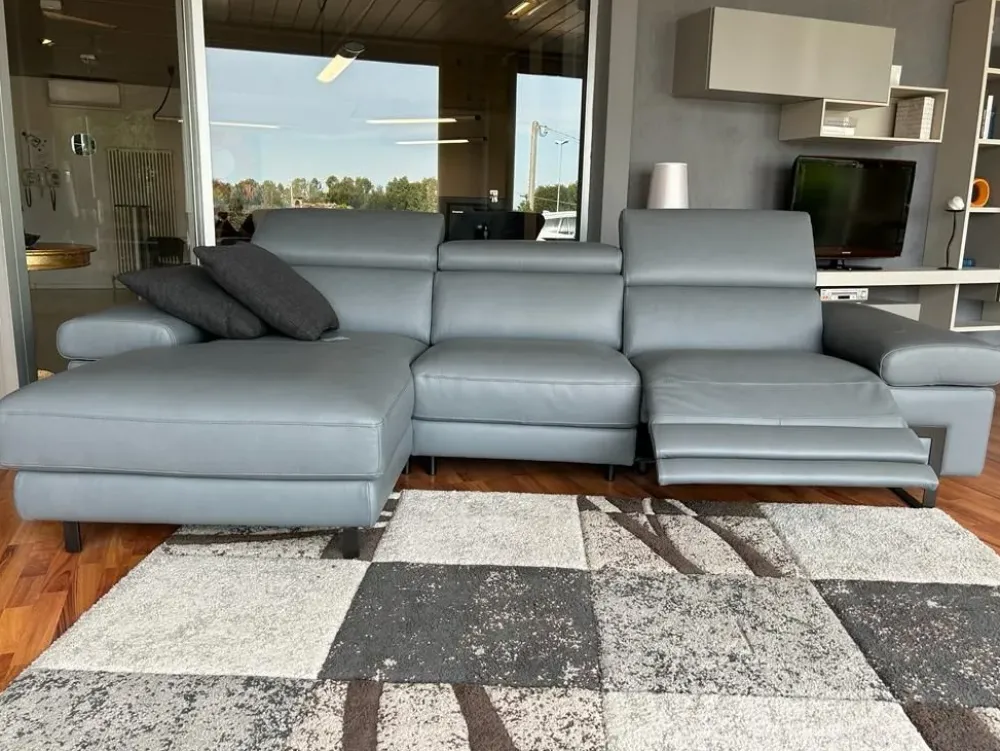 Divano con penisola pelle in poliuretano in Offerta Outlet^Doc Clearance