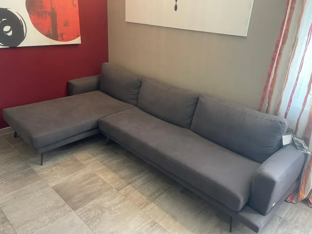 Divano Con penisola Philip 77 a 1700 Euro^Doimo Salotti New