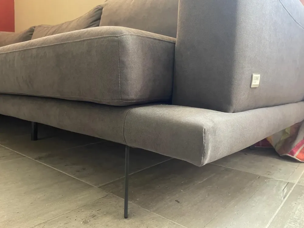 Divano Con penisola Philip 77 a 1700 Euro^Doimo Salotti New