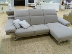 Outlet Divano con penisola Stratos : SCONTO ESCLUSIVO Divani