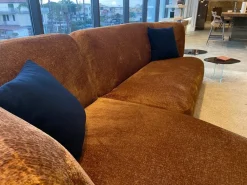 Divano Con penisola tessuto modello Londy di^Lago