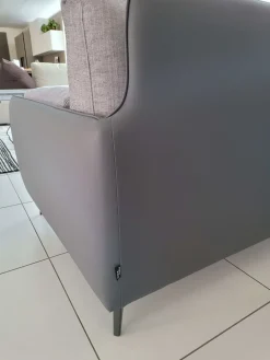 Divano con penisola tessuto in misto piuma a prezzo Outlet Divani