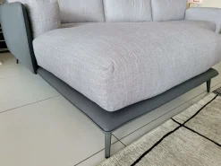 Divano con penisola tessuto in misto piuma a prezzo Outlet Divani