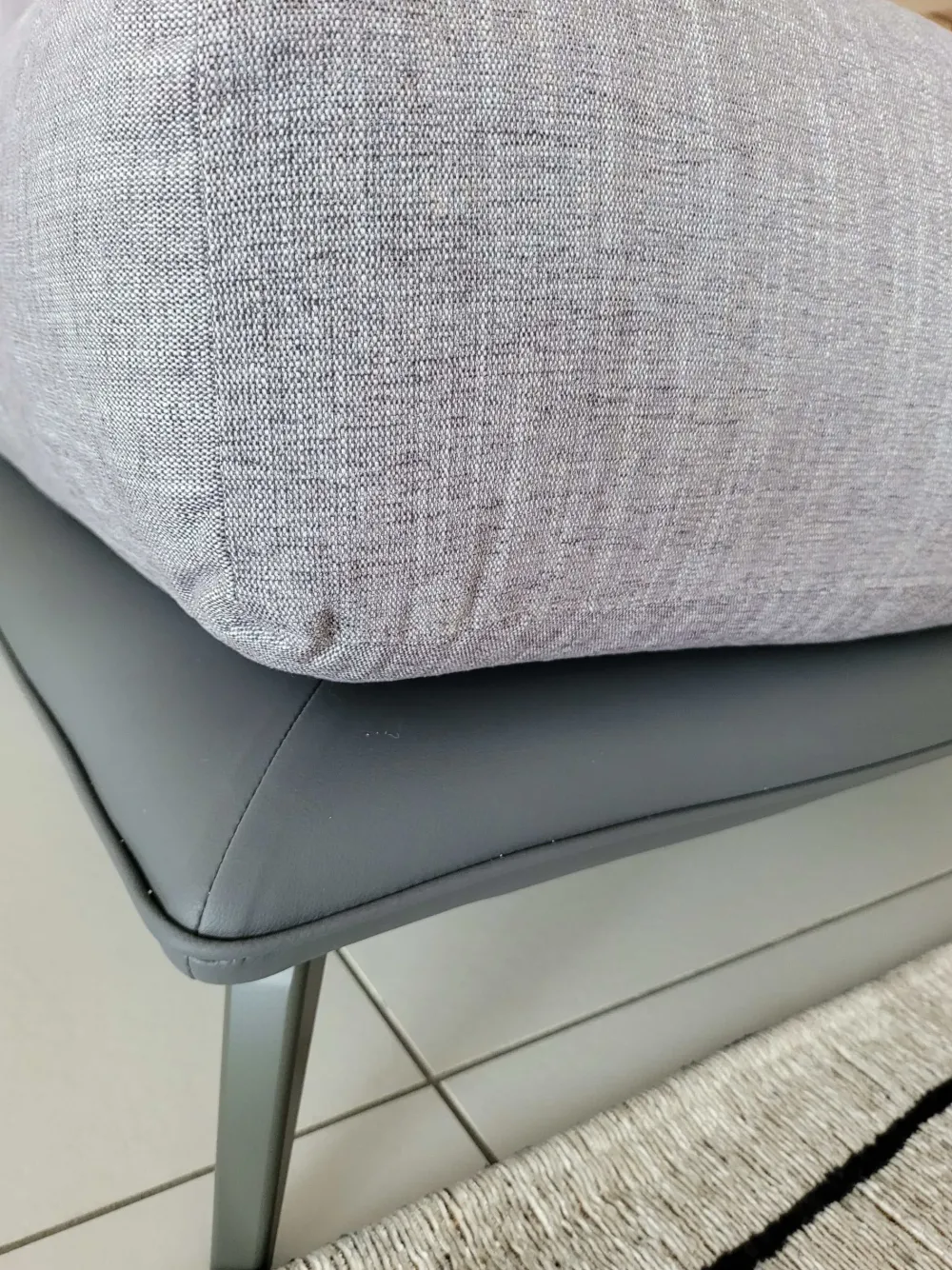 Divano con penisola tessuto in misto piuma a prezzo Outlet Divani