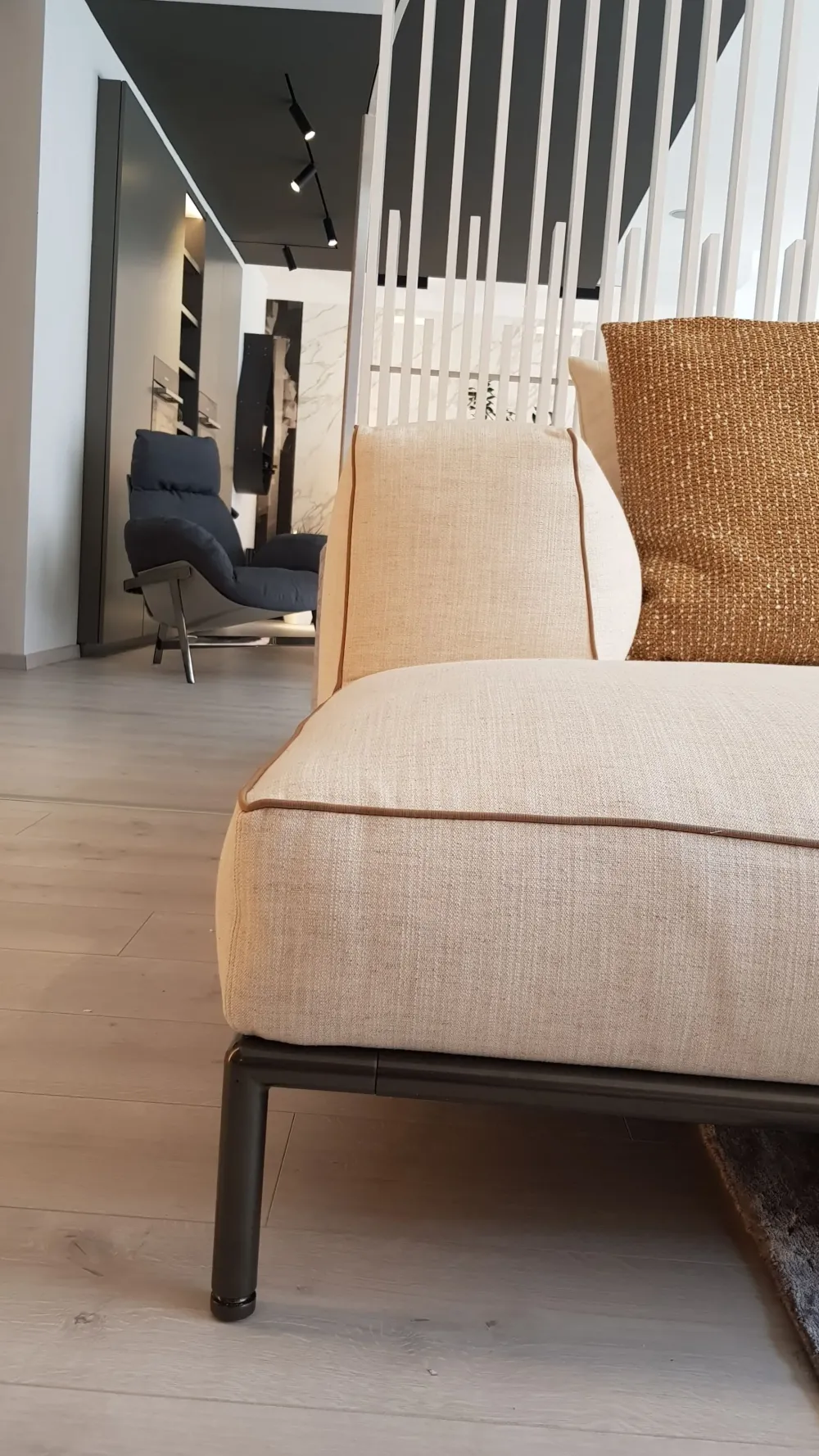 Flexform Divano da 5 posti modello Perry up di scontato- Divani