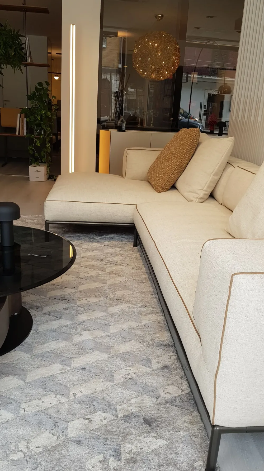 Flexform Divano da 5 posti modello Perry up di scontato- Divani