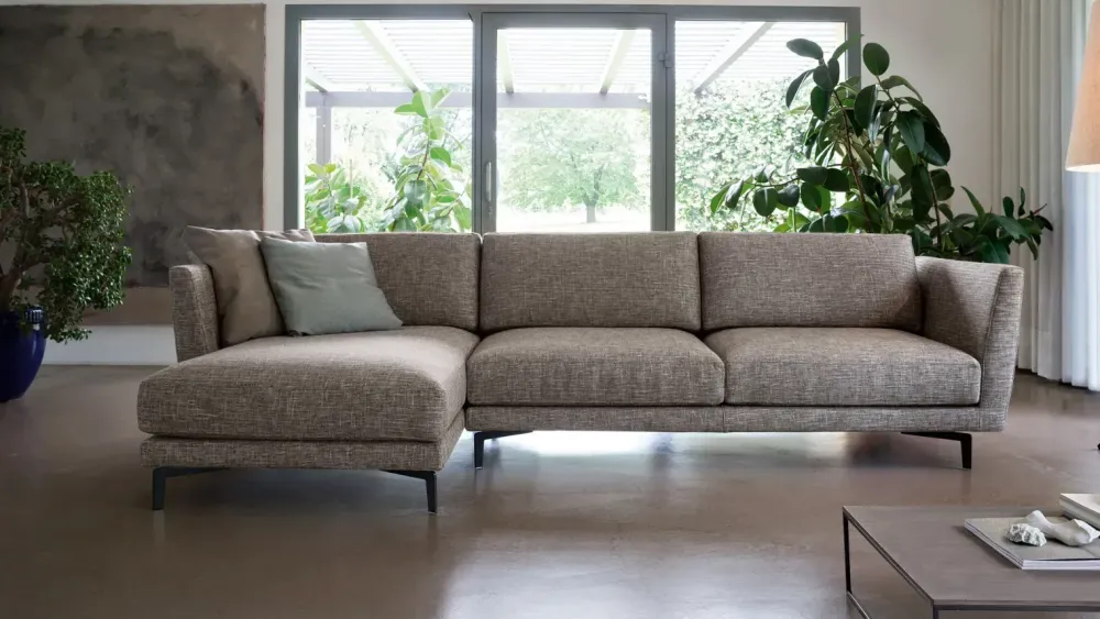 Divano da 4 posti modello Gregory di scontato^Doimo Salotti Online