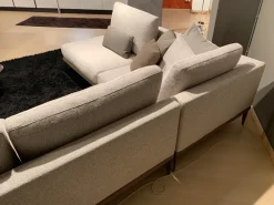 Outlet Divano design tessuto Flight di con sconto del - 30% Divani