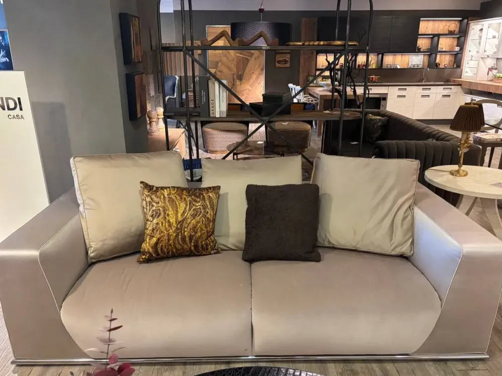 Online Divano Divano fendi ecopelle in poliuretano in Offerta Outlet Divani