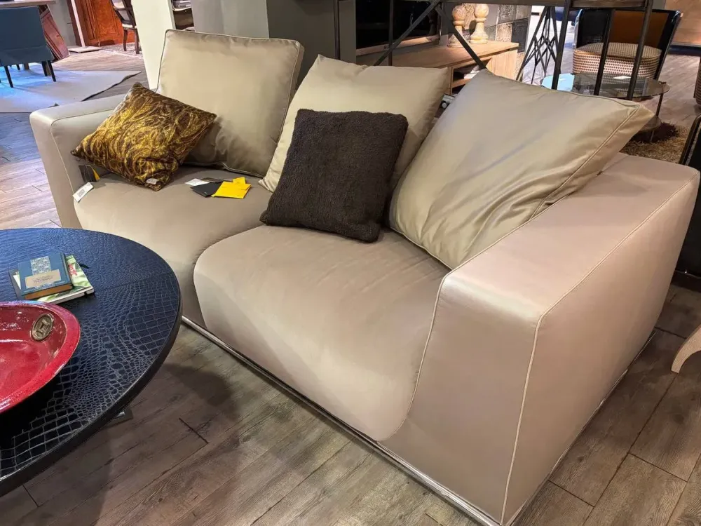 Online Divano Divano fendi ecopelle in poliuretano in Offerta Outlet Divani