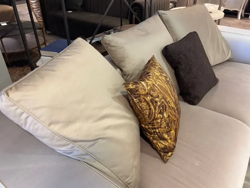 Online Divano Divano fendi ecopelle in poliuretano in Offerta Outlet Divani