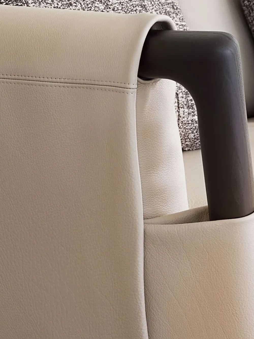 Sale Divano Gaudì in stile Design Con schienale a prezzi outlet Divani