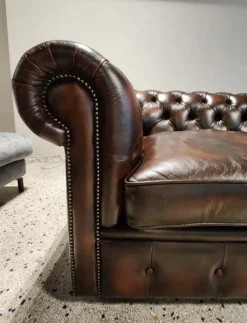 Hot Divano in Pelle stile classico modello Divano chester in pelle anticata pronta consegna scontato - 45% Divani