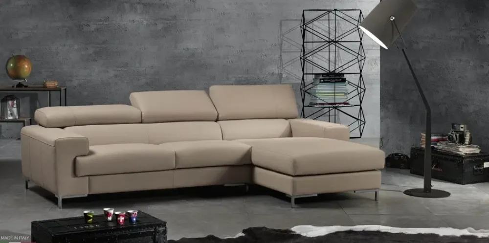 Excò Divano in Pelle stile moderno modello Divano con penisola mod.vanesio rivestito in pelle spessorata scontato del 50% scontato - 50%- Divani