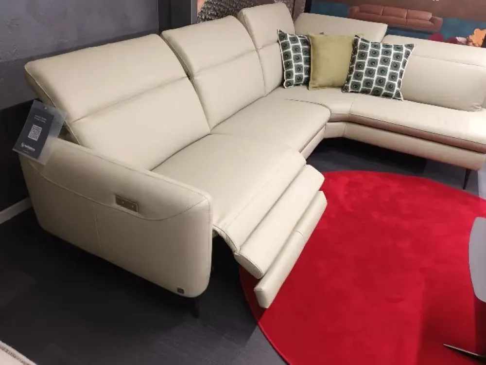 Clearance Divano in Pelle stile moderno modello Dusk scontato - 35% Divani