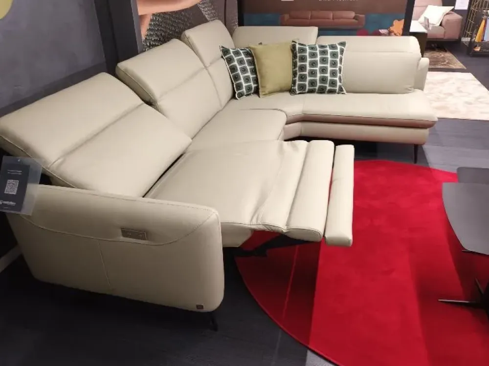 Clearance Divano in Pelle stile moderno modello Dusk scontato - 35% Divani