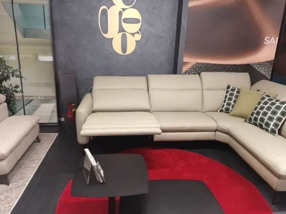 Clearance Divano in Pelle stile moderno modello Dusk scontato - 35% Divani