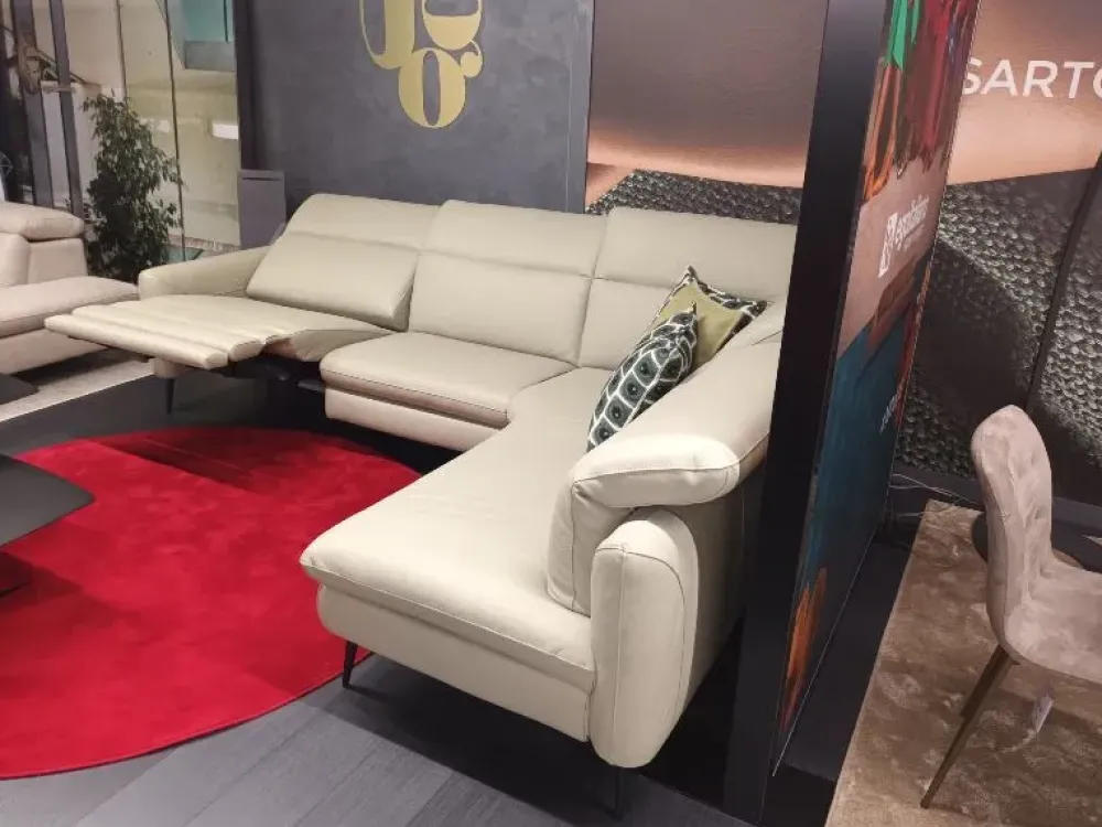 Clearance Divano in Pelle stile moderno modello Dusk scontato - 35% Divani