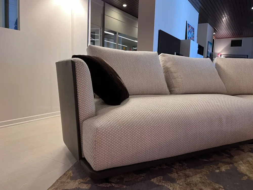 Outlet Divano in tessuto Cleo di . a prezzi vantaggiosi Divani