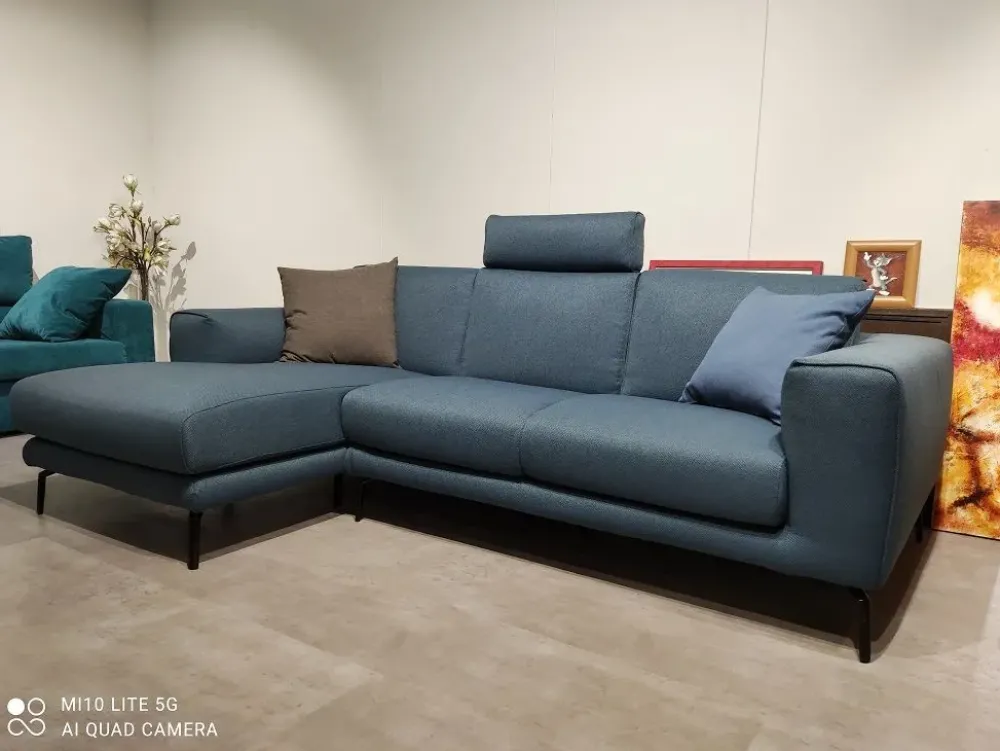 Clearance Divano in Tessuto stile moderno modello Bora scontato - 50% Divani