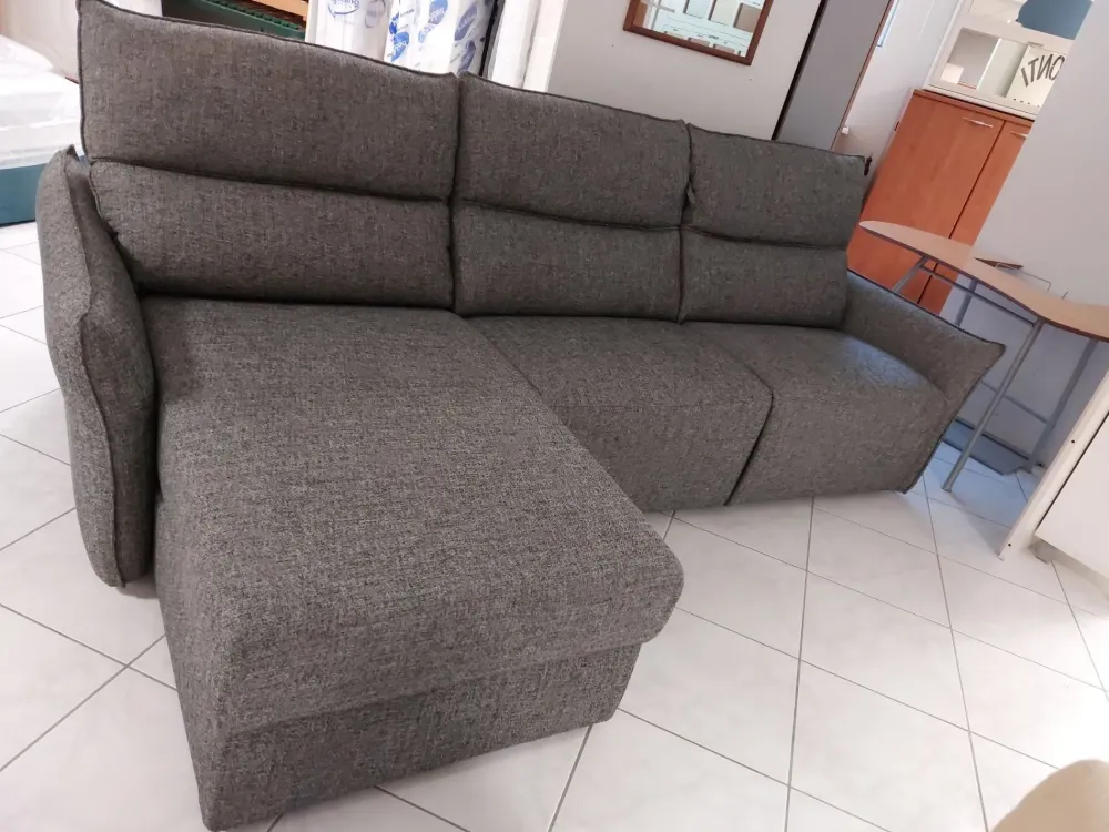 Clearance Divano in Tessuto stile moderno modello Bormio comfort scontato - 37% Divani